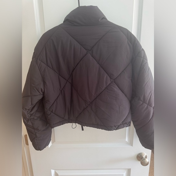 Love Tree Women's Black Cropped Puffer Jacket - Picture 2 of 6